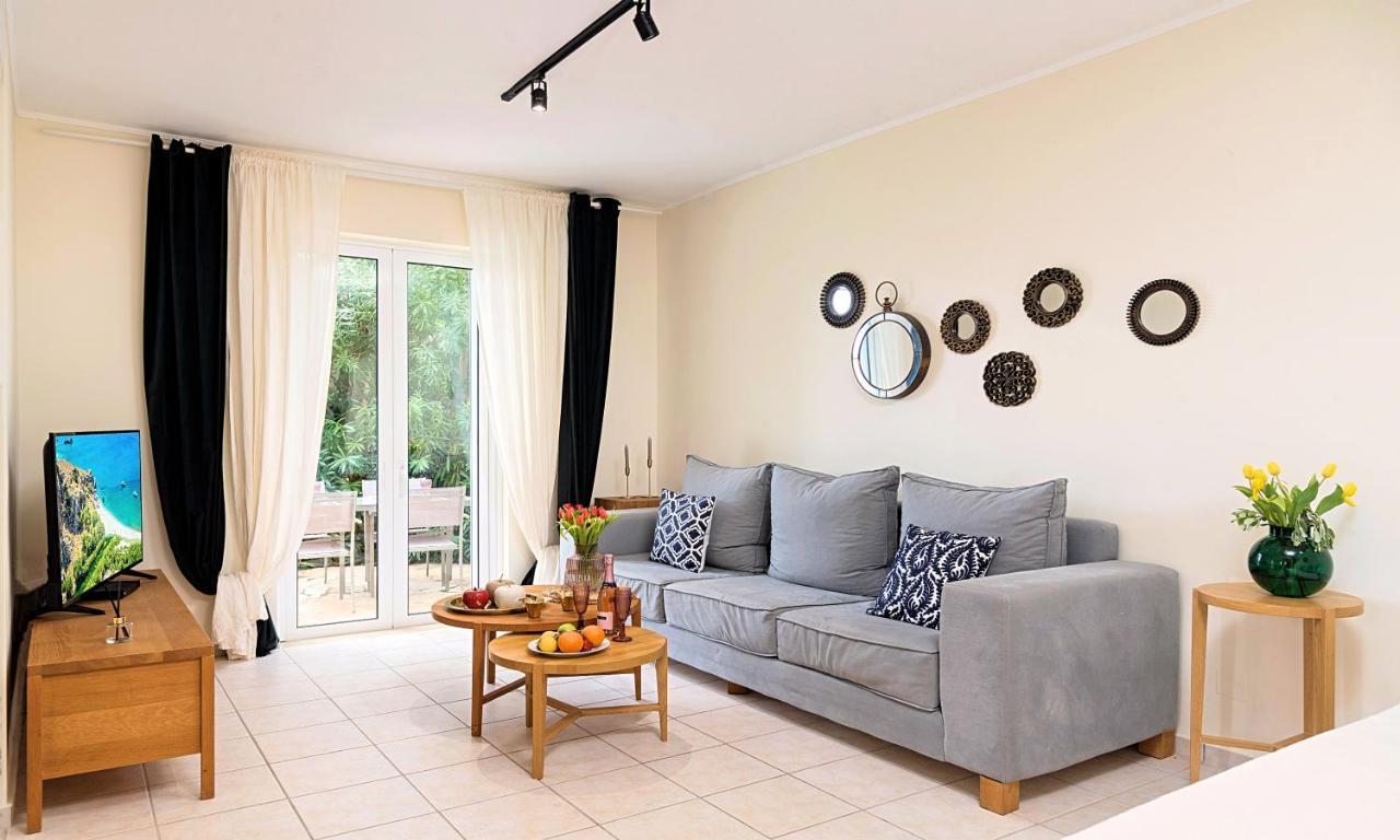 Apple Villas Mourion  Екстер'єр фото